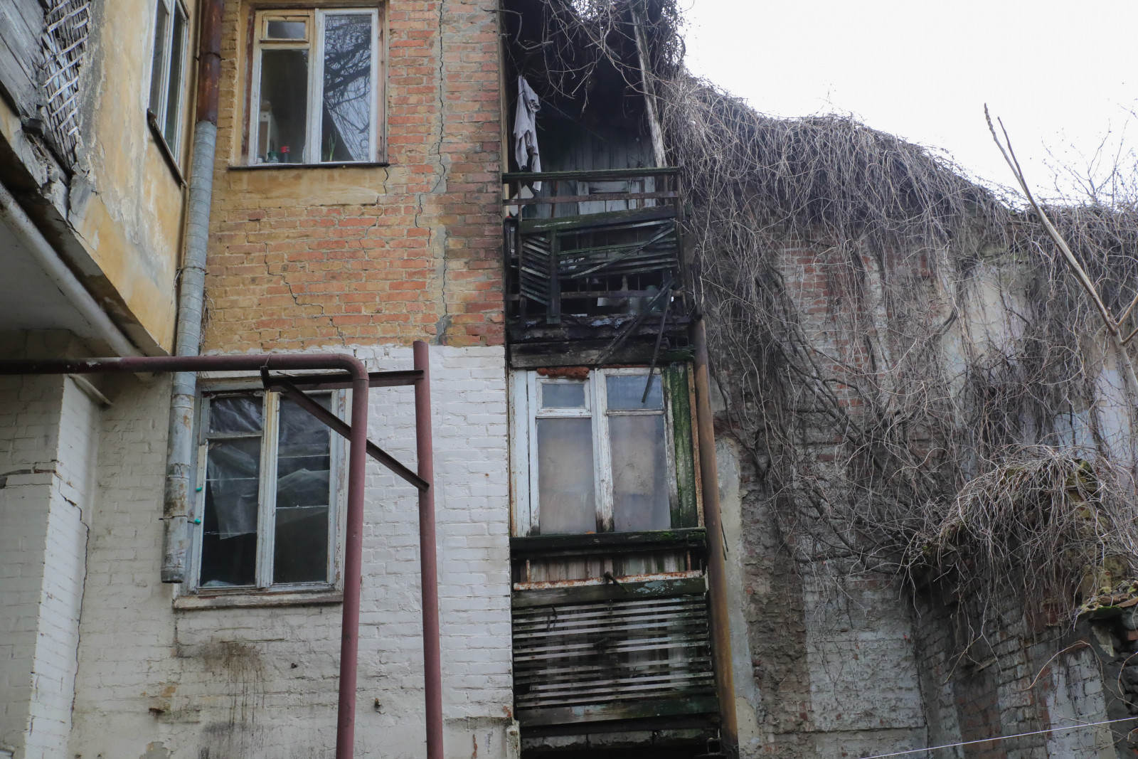 В 2022 году в Ростовской области из аварийного жилья переселят 3,3 тыс. человек - фото 1