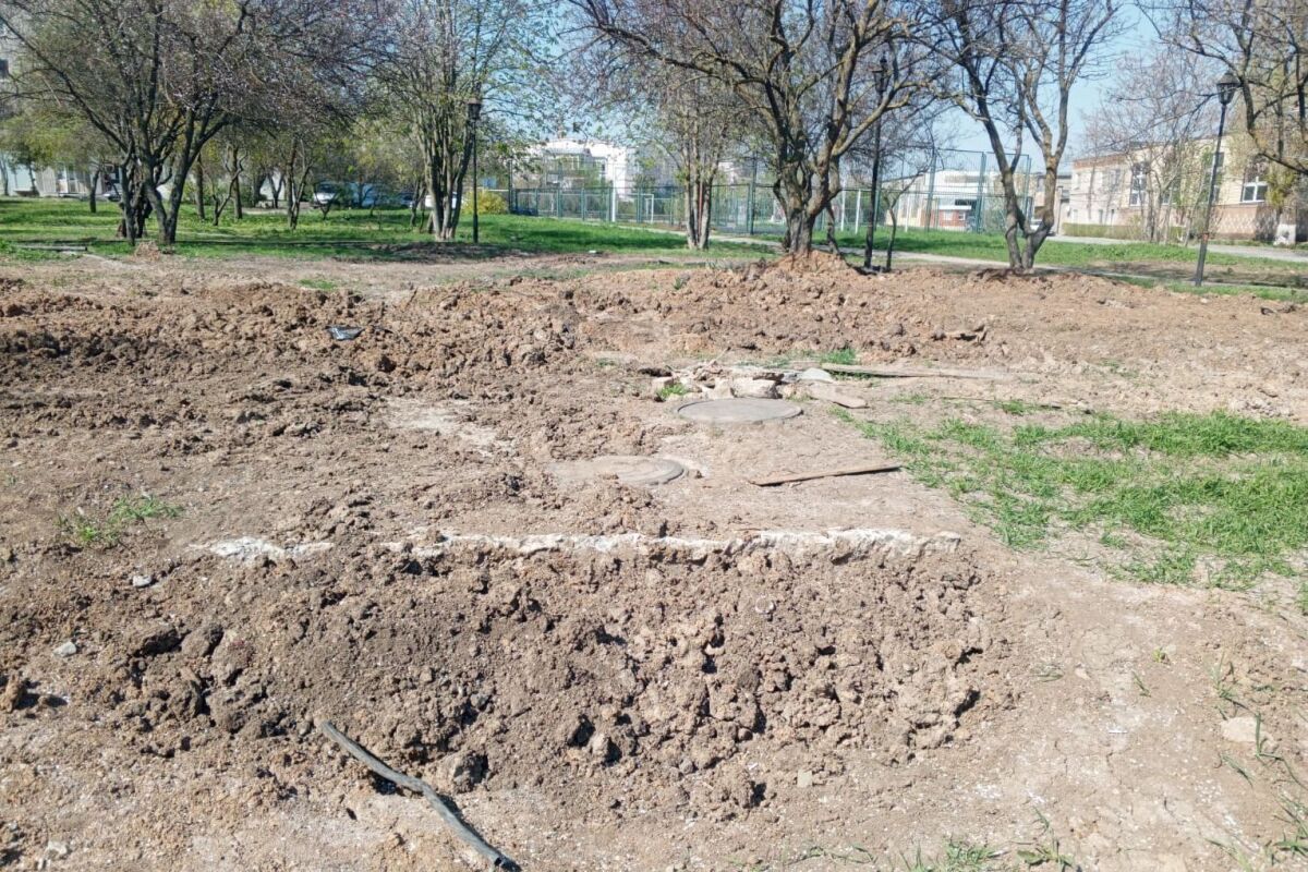 В Таганроге начались работы по благоустройству сквера на ул. Маршала Жукова - Фото 1