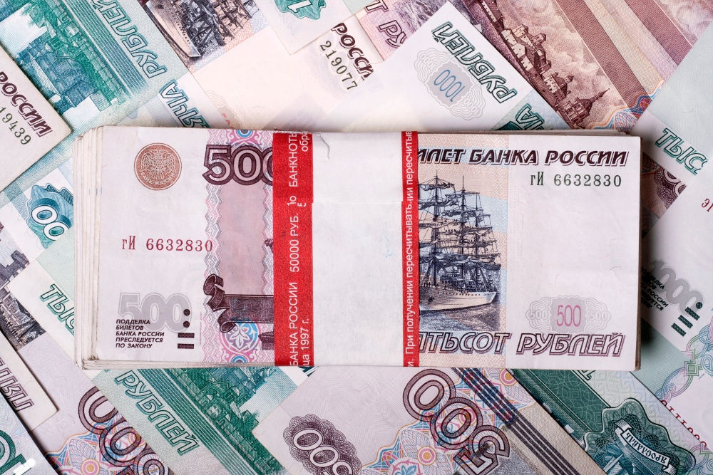 Банк России снова снизил ключевую ставку. Чего ожидать простым гражданам