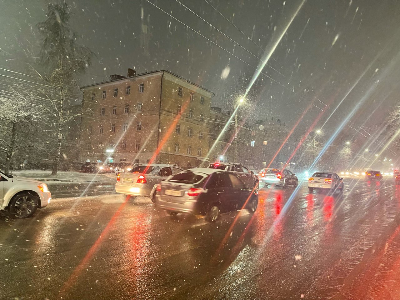 Качество уложенного в снегопад асфальта в Нижнем Новгороде проверят специалисты - фото 1