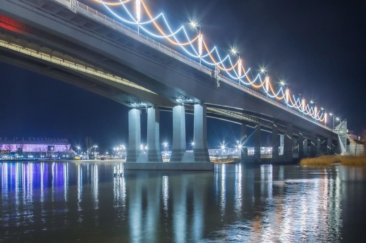 Шишки, елки и олени: как Ростов украсили перед Новым 2026 годом - фото 5