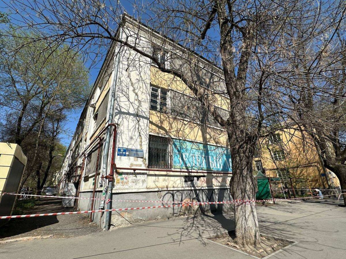 Жильцы аварийного дома на Мечникова в Ростове начали получать выплаты - фото 1