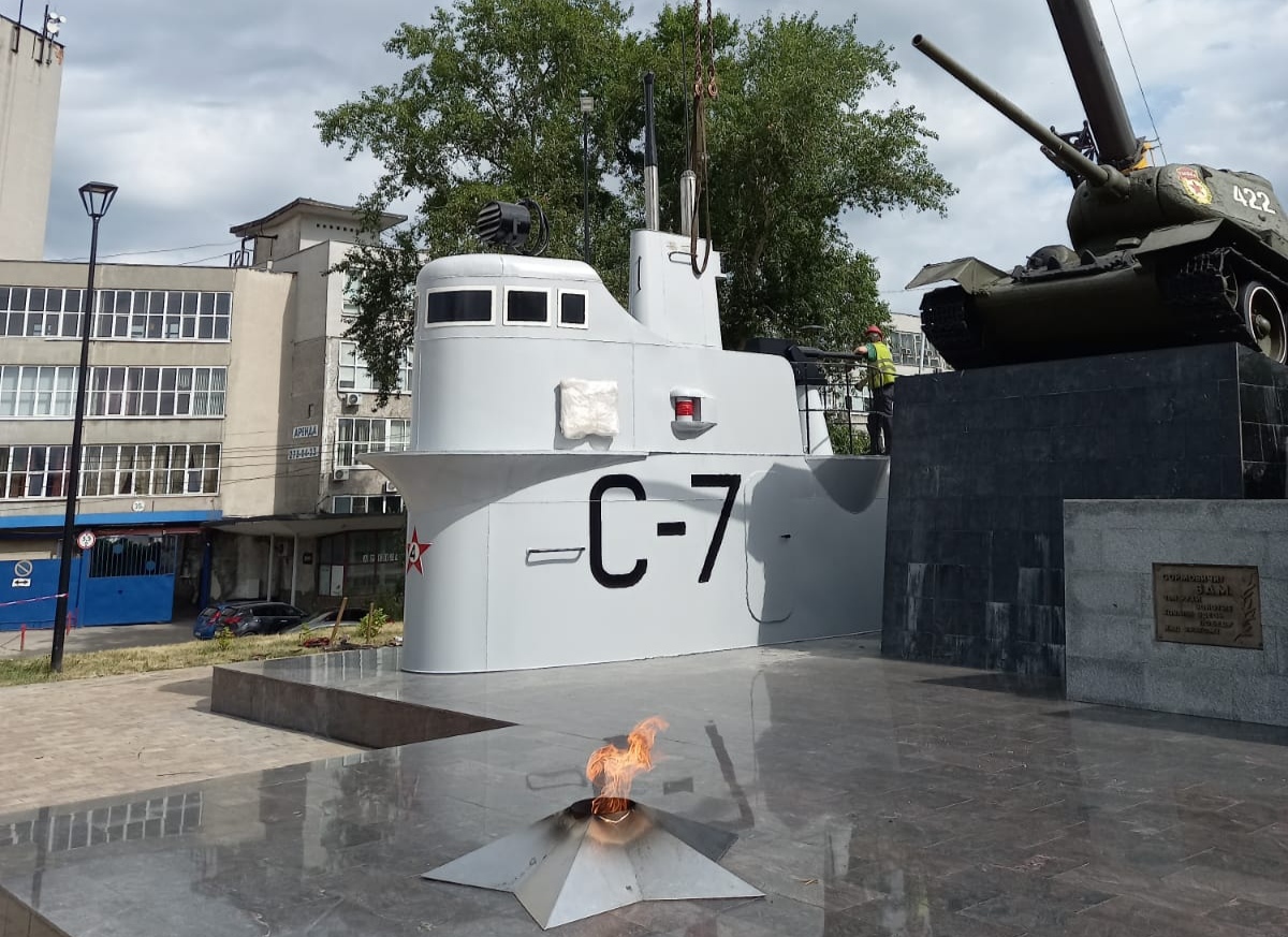 Макет рубки подводной лодки «С-7» установлен в Сормове ко дню ВМФ России - фото 1
