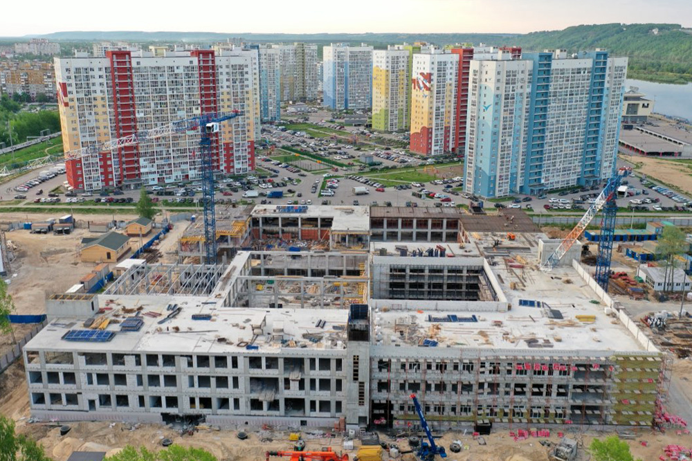 800 новых школ построят в России за три года