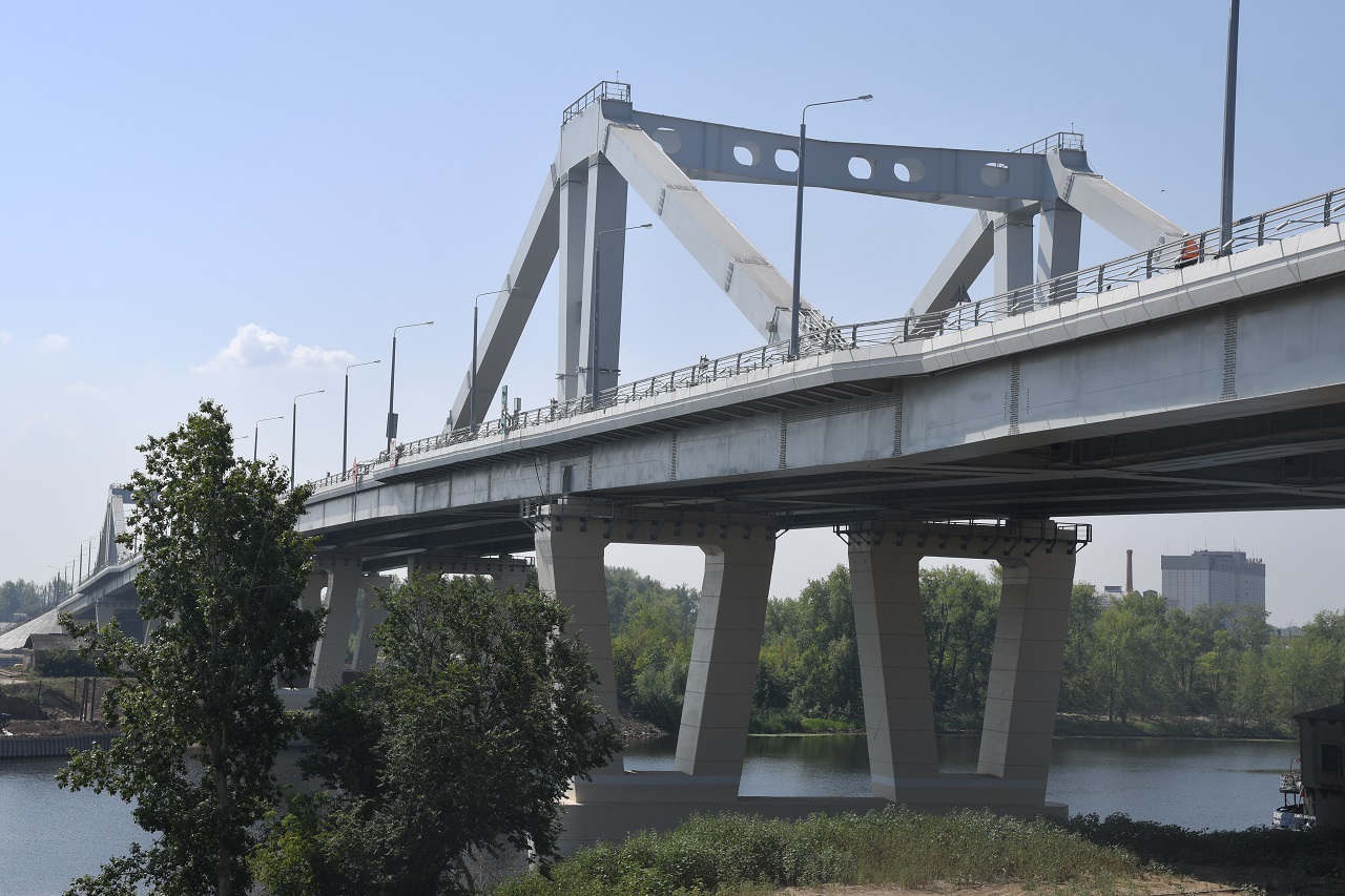 Губернатор Азаров: Чтобы Фрунзенский мост достроили быстрее, нужны дополнительные средства
